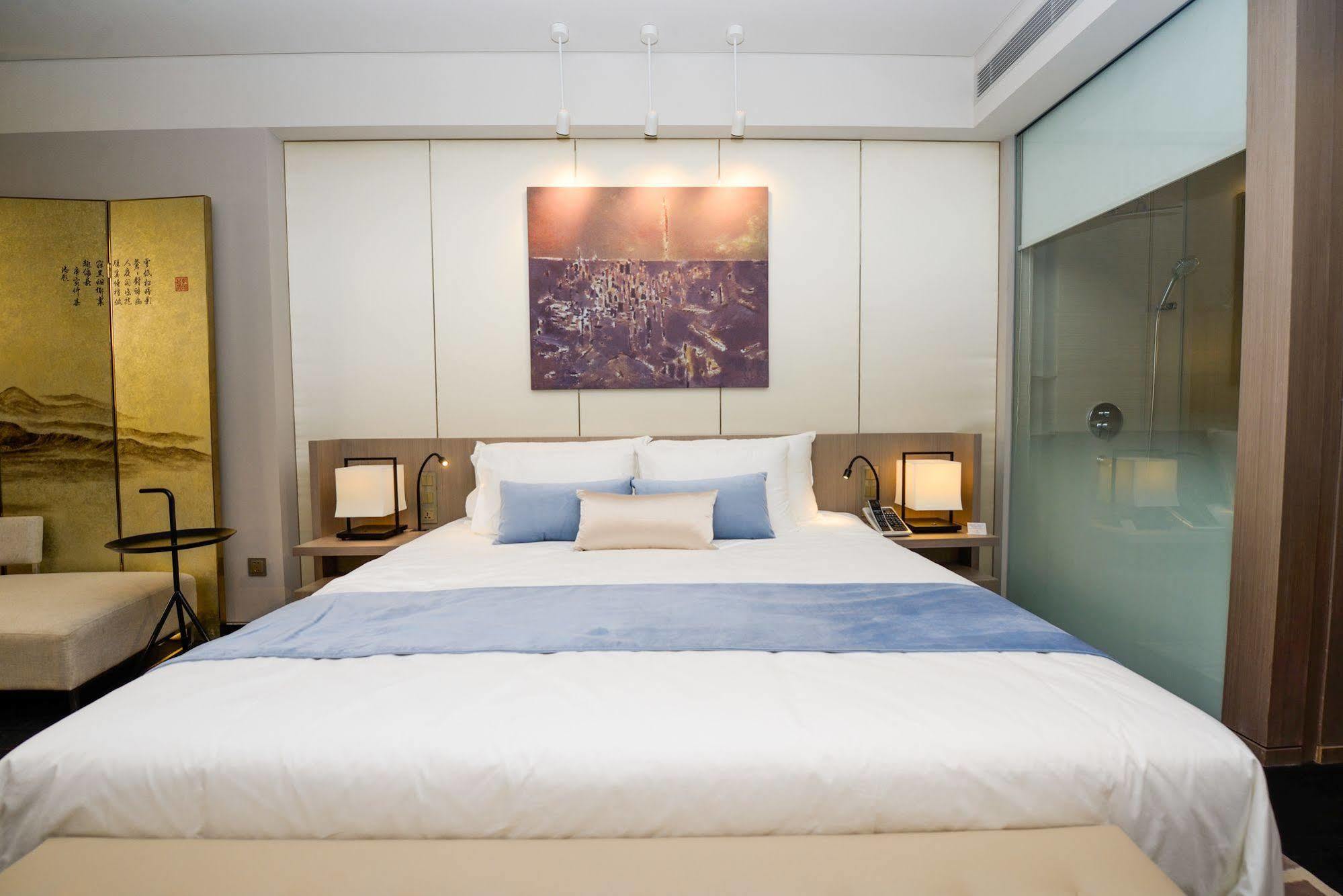 Отель Golden Tulip New The Bund Шанхай